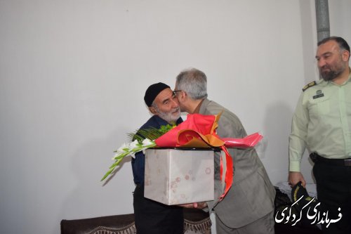 دیدار فرماندار با خانواده شهید و جانباز دفاع مقدس 