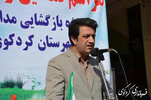 زنگ مهر  نیز همچون سایر نقاط کشور با حضور معاون فرماندار ،بخشدارمرکزی ومدیران دستگاههای اجرایی  در مدرسه دخترانه شاهد کردکوی نواخته شد.