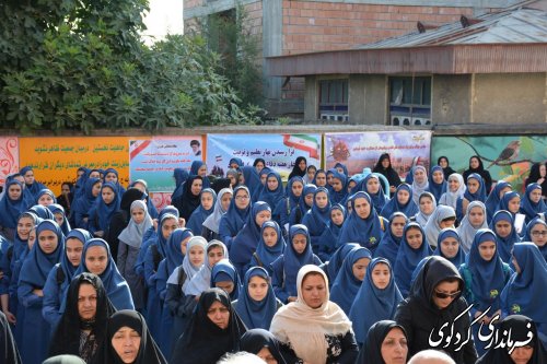 زنگ مهر  نیز همچون سایر نقاط کشور با حضور معاون فرماندار ،بخشدارمرکزی ومدیران دستگاههای اجرایی  در مدرسه دخترانه شاهد کردکوی نواخته شد.