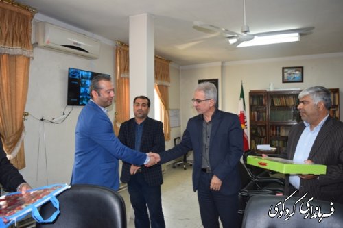 جذب بیش از 120%  اعتبارات مصوب اشتغالزایی کمیته امداد شهرستان در سال95 با همکاری خوب بانکها/  انتظار استمرار تعامل خوب بانکها در سال