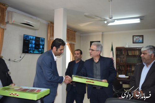 جذب بیش از 120%  اعتبارات مصوب اشتغالزایی کمیته امداد شهرستان در سال95 با همکاری خوب بانکها/  انتظار استمرار تعامل خوب بانکها در سال