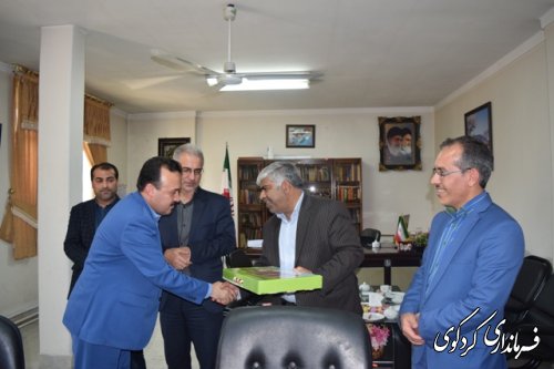 جذب بیش از 120%  اعتبارات مصوب اشتغالزایی کمیته امداد شهرستان در سال95 با همکاری خوب بانکها/  انتظار استمرار تعامل خوب بانکها در سال