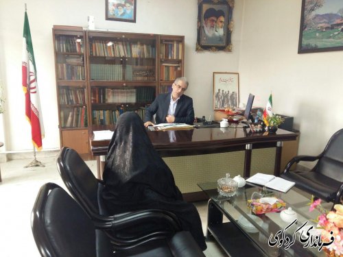 دیدار تعدادی از شهروندان  در محل کار با جمالی فرماندار کردکوی 
