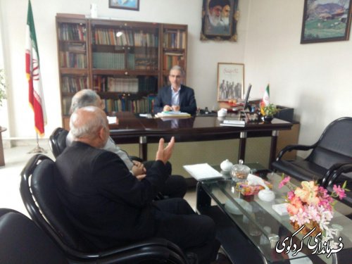 دیدار تعدادی از شهروندان  در محل کار با جمالی فرماندار کردکوی 