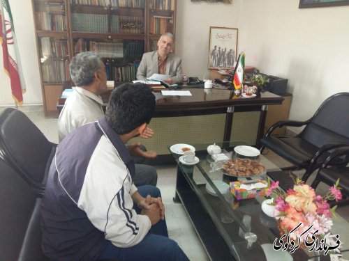 تعدادی از شهروندان با حضور در محل کار جمالی فرماندار کردکوی دیدار کردند.