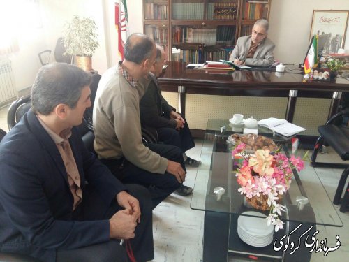 تعدادی از شهروندان با حضور در محل کار جمالی فرماندار کردکوی دیدار کردند.