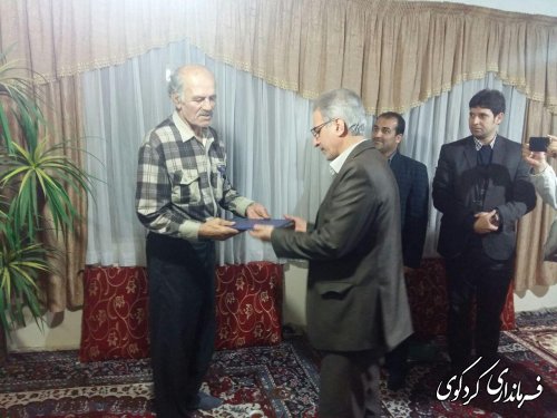 دیدار فرماندار و بخشدار مرکزی کردکوی  با قهرمان کشتی ایران
