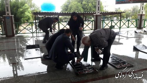 گلزار شهدای شهر کردکوی ، غبارروبی و عطر افشانی شد.