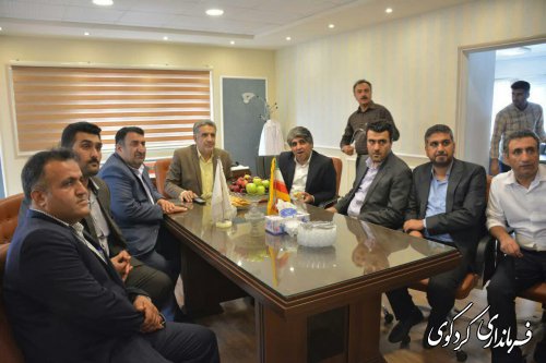 بازدید فرماندار و مدیرکل سیاسی و تقسیمات کشوری از کشتارگاه مرغ سفید زربال کردکوی