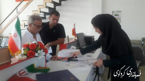 برای نخستین بار در شهرستان کار تحویل تراکتور و ابرار آلات کشاورزی در غرب استان