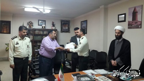  با اهدای لوح سپاسی از زحمات و تلاشهای نیروهای انتظامی تقدیر کردند/  در عطرافشانی گلزارشهداحضور یافتند
