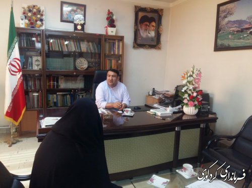  تعدادی از شهروندان سطح شهر و روستاهای شهرستان با فرماندار کردکوی دیدار کردند
