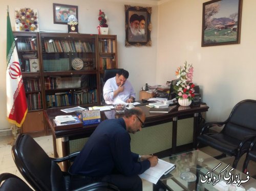  تعدادی از شهروندان سطح شهر و روستاهای شهرستان با فرماندار کردکوی دیدار کردند