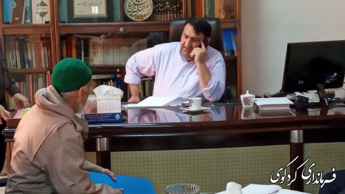  در ملاقات عمومی امروز سه شنبه تعداد از شهروندان شریف شهرستان در زمینه مسایل و مشکلات خود با ابراهیم قدمنان فرماندار کردکوی  دیدار و گفتگو کردند.
