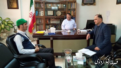  در ملاقات عمومی امروز سه شنبه تعداد از شهروندان شریف شهرستان در زمینه مسایل و مشکلات خود با ابراهیم قدمنان فرماندار کردکوی  دیدار و گفتگو کردند.