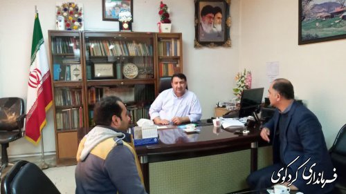  در ملاقات عمومی امروز سه شنبه تعداد از شهروندان شریف شهرستان در زمینه مسایل و مشکلات خود با ابراهیم قدمنان فرماندار کردکوی  دیدار و گفتگو کردند.