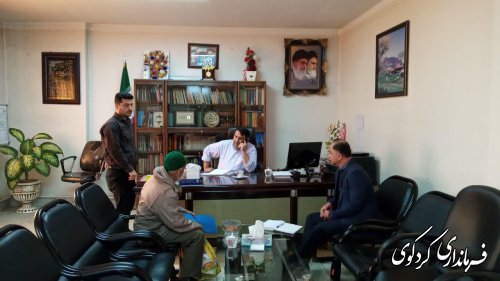  در ملاقات عمومی امروز سه شنبه تعداد از شهروندان شریف شهرستان در زمینه مسایل و مشکلات خود با ابراهیم قدمنان فرماندار کردکوی  دیدار و گفتگو کردند.