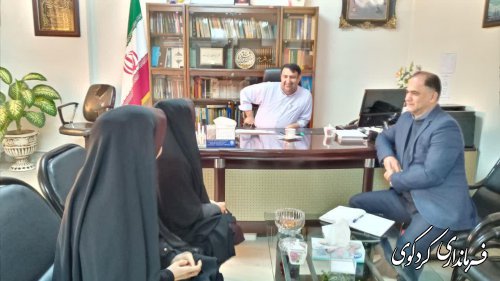  در ملاقات عمومی امروز سه شنبه تعداد از شهروندان شریف شهرستان در زمینه مسایل و مشکلات خود با ابراهیم قدمنان فرماندار کردکوی  دیدار و گفتگو کردند.