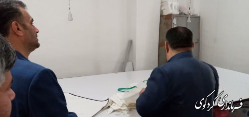 بازدید فرماندار از یک کارگاه تولیدی در روستا