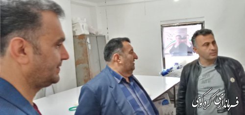 بازدید فرماندار از یک کارگاه تولیدی در روستا