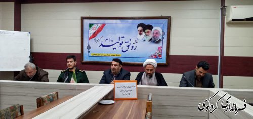 معرفی الگوها و نماد های مناسب فرهنگی برای جوانان از سوی متولیان فرهنگی یک ضرورت است.