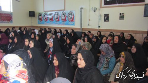 از ۴۵ بانو در بخشهای مختلف شهرستان در هفته گرامیداشت زن تجلیل و تقدیر شد.