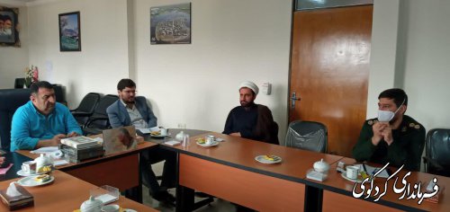 کلیه پاساژها، بازارچه ها،مغازه ها بجز فروشگاههای اقلام ضروری و مواد غذایی تا ۱۵ فروردین تعطیل و با متخلفان برابر قانون برخورد می شود.