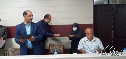 از کارمندان بازنشسته فرمانداری و بخشداری مرکزی کردکوی تجلیل کرد.