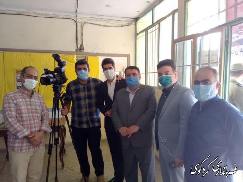 فرماندار کردکوی در نخستین ساعت شروع رای گیری، رای خود را به صندوق انداخت.