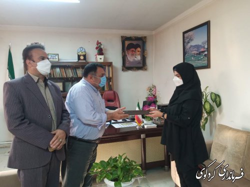 تقدیرقدمنان فرماندارکردکوی از بانوی کارآفرین 