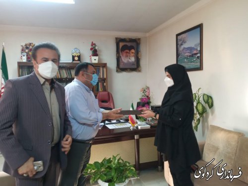 تقدیرقدمنان فرماندارکردکوی از بانوی کارآفرین 