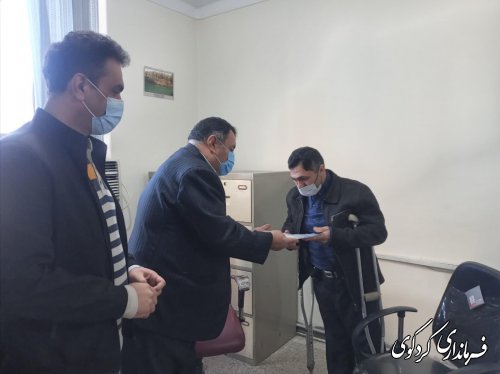با یک همکار کم توان قرمانداری