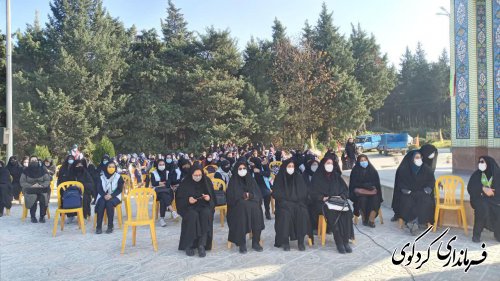 یادواره ۴هزار شهید فرهنگی و دانش اموزی استان با موضوع  در"" مسیر لاله ها "" درگلزارشهدای گمنام شهرکردکوی برگزارشد.