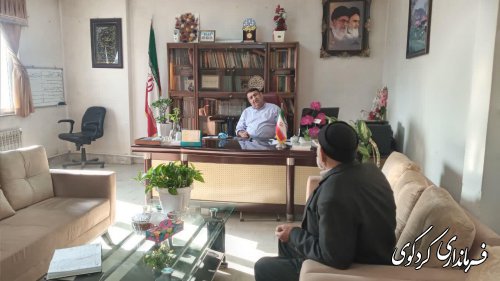 تعدادی از شهروندان با فرماندارکردکوی دیدار و با طرح مسائل خود به گفتگو نشستند.