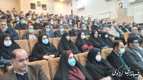 مردم و نخبگان انتقادات خود را همراه با راهکار برای پیشرفت ارائه دهند