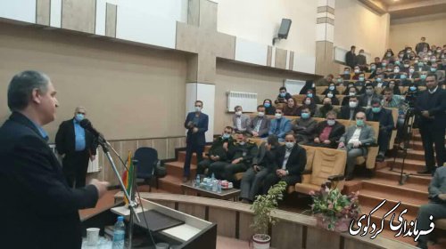 دستهای گرمی که برای خدمت به مردم بسوی ما دراز می شود بگرمی می فشاریم.
