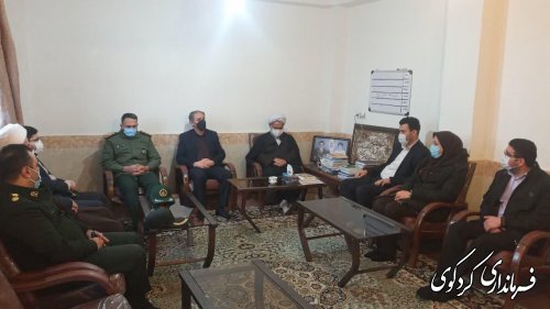 دکتر مولایی فر فرماندار شهرستان با شهدای شهرستان تجدید عهد و پیمان کرد.