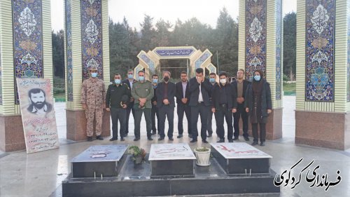 دکتر مولایی فر فرماندار شهرستان با شهدای شهرستان تجدید عهد و پیمان کرد.