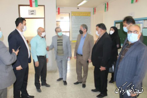 بازدید فرماندار شهرستان از یک مدرسه در شهر کردکوی