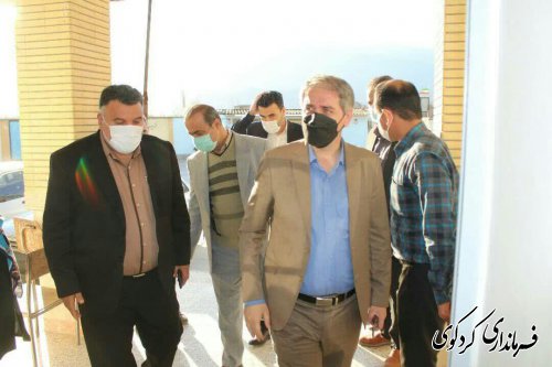 بازدید فرماندار شهرستان از یک مدرسه در شهر کردکوی