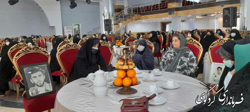 ائین تجلیل از مادران و همسران شهید برگزار شد