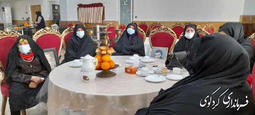ائین تجلیل از مادران و همسران شهید برگزار شد