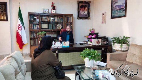 دیدار و گفتگوی تعدادی از شهروندان با فرماندار در روز ملاقات عمومی.