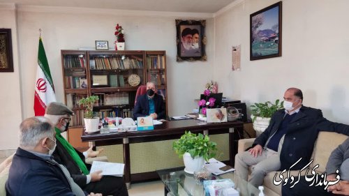 دیدار و گفتگوی تعدادی از شهروندان با فرماندار در روز ملاقات عمومی.