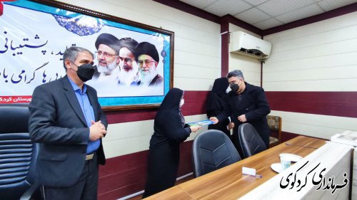 صنایع دستی شهرستان برآمده از تاریخی کهن و فرهنگ غنی مردم منطقه است.