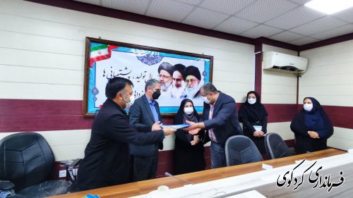صنایع دستی شهرستان برآمده از تاریخی کهن و فرهنگ غنی مردم منطقه است.