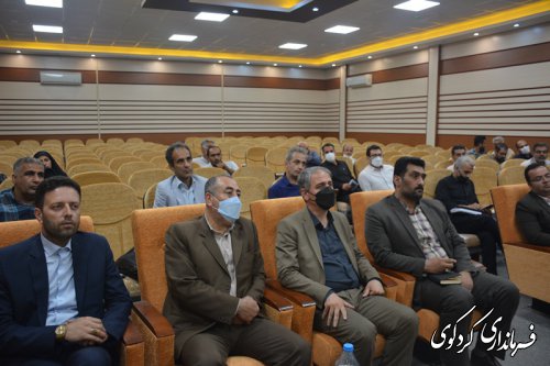 دهیاران و اعضای شوراهای اسلامی باید در تنطیم بازار و مردمی سازی یارانه ها حضور مؤثرتری در روستاها داشته باشند .