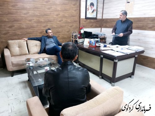 در اخرین سه شنبه اذرماه تعدادی زیادی از شهروندان با فرماندار دیدار و گفتگو کردند