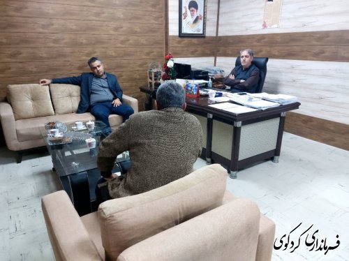 در اخرین سه شنبه اذرماه تعدادی زیادی از شهروندان با فرماندار دیدار و گفتگو کردند