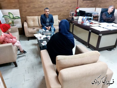 در اخرین سه شنبه اذرماه تعدادی زیادی از شهروندان با فرماندار دیدار و گفتگو کردند